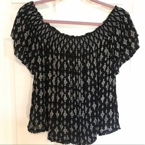 5/$20 Bundle 🌷Rewind Black with White Detail Crop Top-L